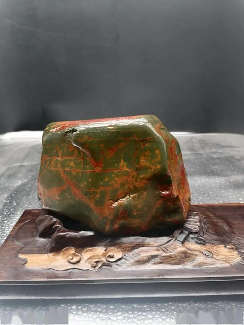 黃蠟石上的詩(shī)意流淌 賞《飲酒》石詩(shī)與天然紋理的共鳴