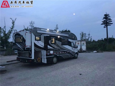 上海青浦華新勞斯萊斯銀云婚車出租 經(jīng)典座駕點亮浪漫時刻，助力服裝節(jié)時尚盛典